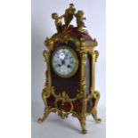 A MID 19TH CENTURY FRENCH ORMOLU AND TORTOISESHELL MANTEL CLOCK modelled with two figures holding
