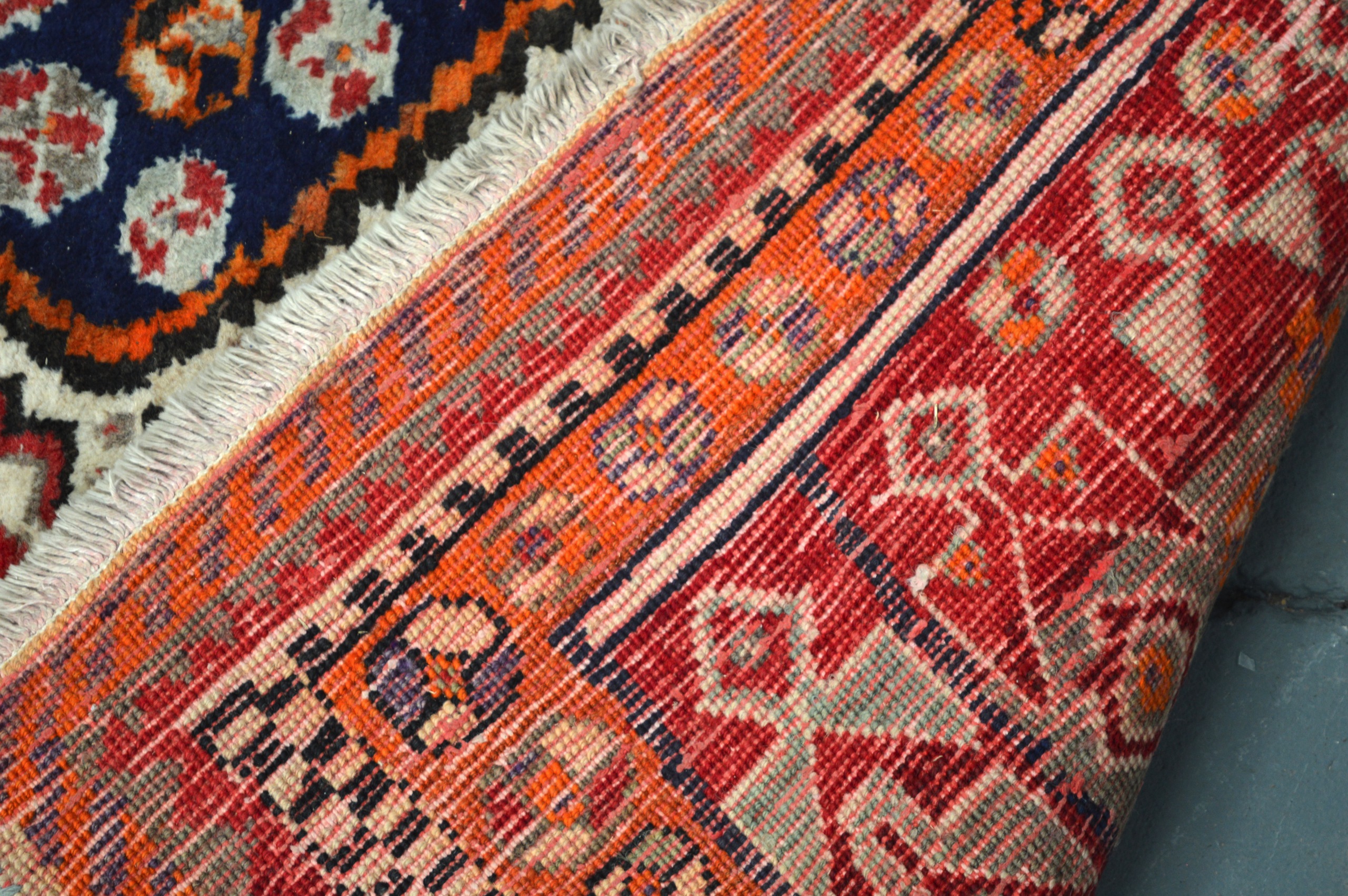A LARGE AND UNUSUAL ORANGE GROUND CARPET decorated with central blue and red medallions. 9Ft 6ins - Image 3 of 3