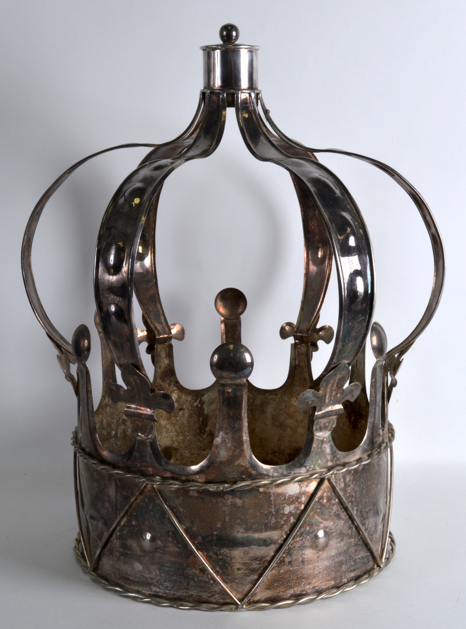 A LARGE EARLY 20TH CENTURY SILVER PLATED 'CROWN' HANGING LANTERN. 1Ft 7ins high.