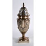 A GOOD EDWARDIAN SILVER SUGAR CASTER with neo classical hanging swags. London 1903. 6.5oz. 7.75ins