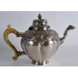 A GOOD 18TH CENTURY EUROPEAN SILVER TEAPOT AND COVER with carved ivory handle