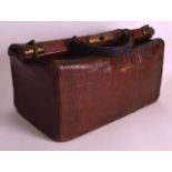 A VICTORIAN/EDWARDIAN GENTLEMANS CARRYING BAG with brass mounts. 1Ft 3ins wide.