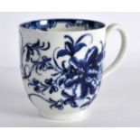 AN 18TH CENTURY WORCESTER COFFEE CUP painted with a bold version of the Mansfield pattern. 2.5ins