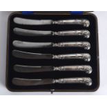 A CASED SET OF SIX ENGLISH SILVER HALLMARKED BUTTER KNIVES.