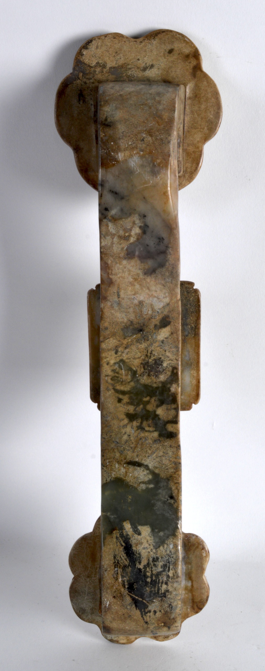 A CHINESE CARVED HARDSTONE RUI SCEPTRE in the form of a lingzhi fungus. 1Ft 1.5ins wide. - Image 2 of 2