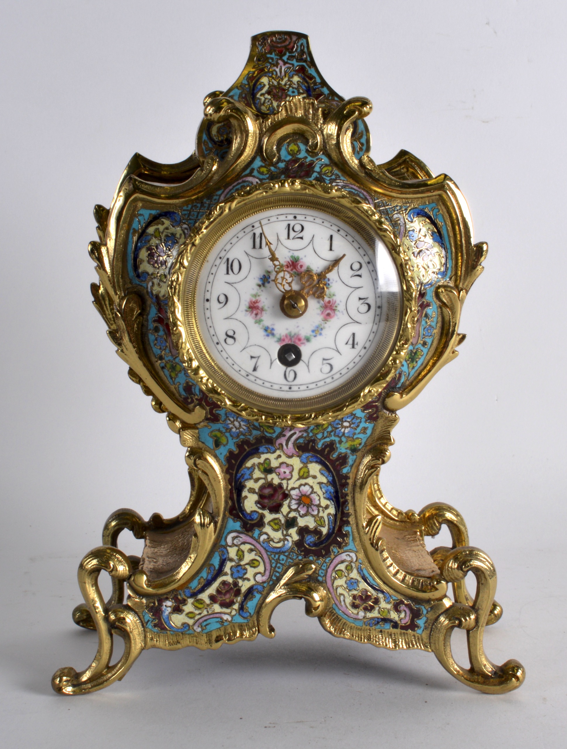 AN EARLY 20TH CENTURY FRENCH BRASS AND CHAMPLEVE ENAMEL MANTEL CLOCK with floral painted dial and