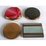 FOUR VINTAGE LADIES COMPACTS of various designs and sizes. (4)