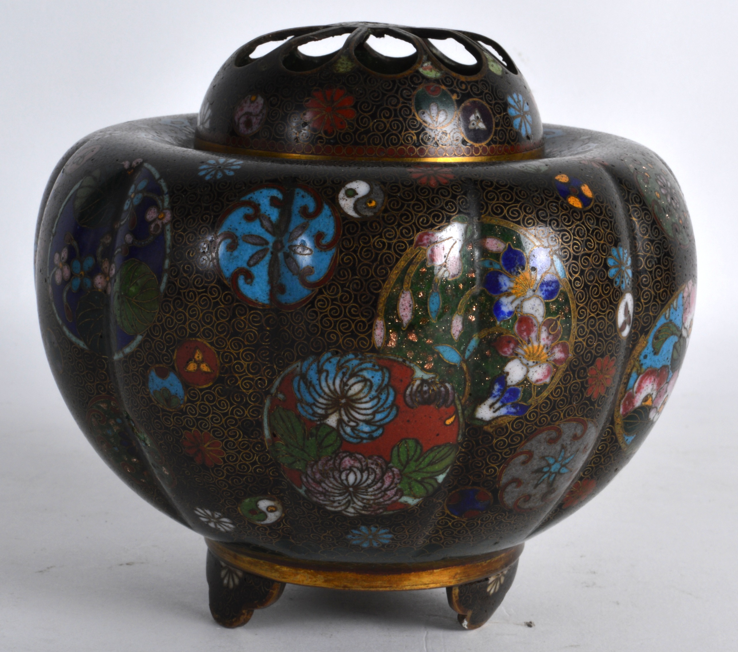 AN EARLY 20TH CENTURY JAPANESE MEIJI PERIOD LOBED CLOISONNE ENAMEL CENSER & COVER decorated with