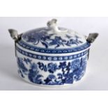 18TH C. WORCESTER BUTTER TUB AND COVER printed with the Fence pattern and a painted cell border, the