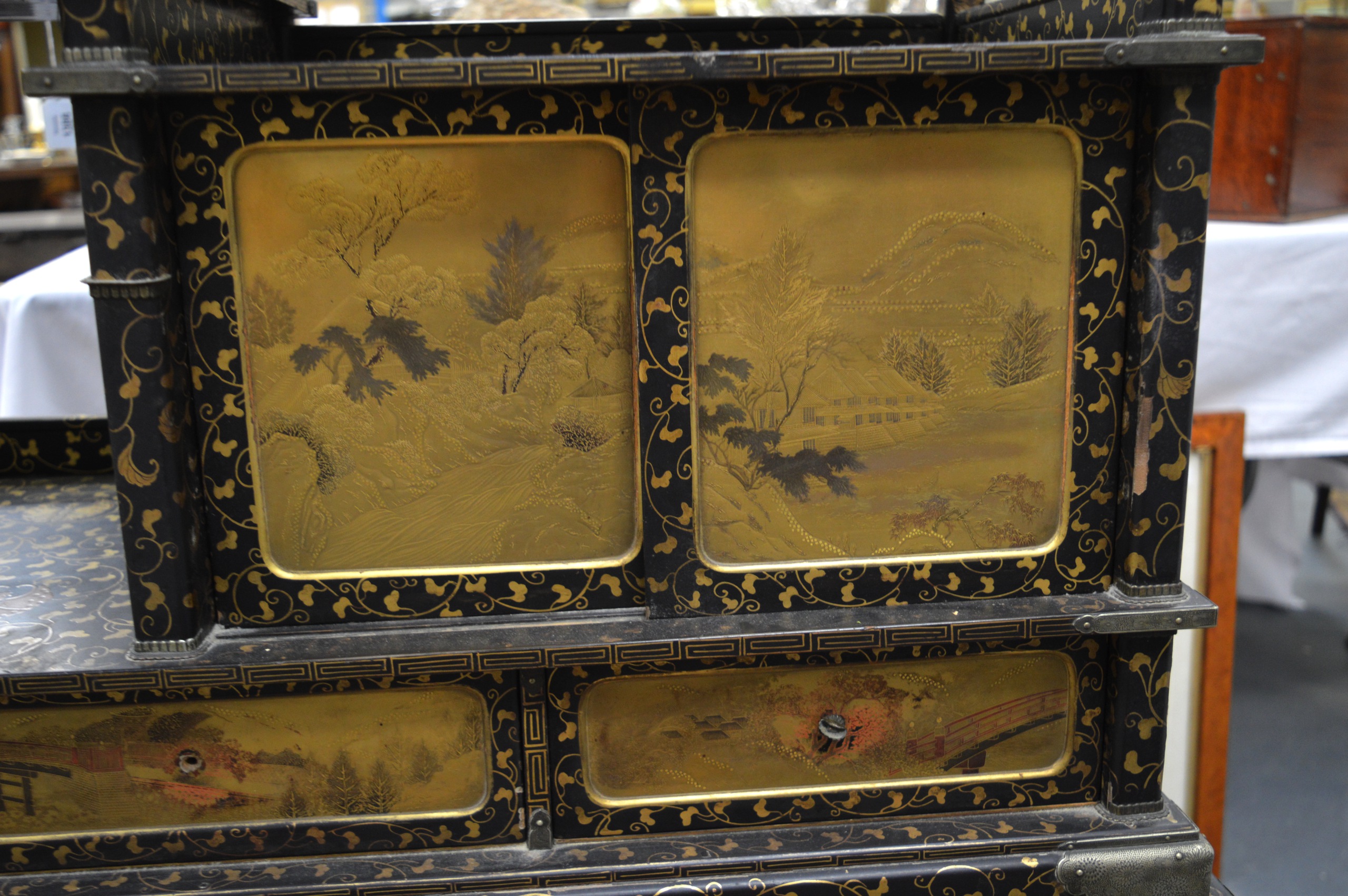 A GOOD 19TH CENTURY JAPANESE MEIJI PERIOD BLACK LACQUER CABINET ON STAND decorated with fine quality - Image 3 of 3