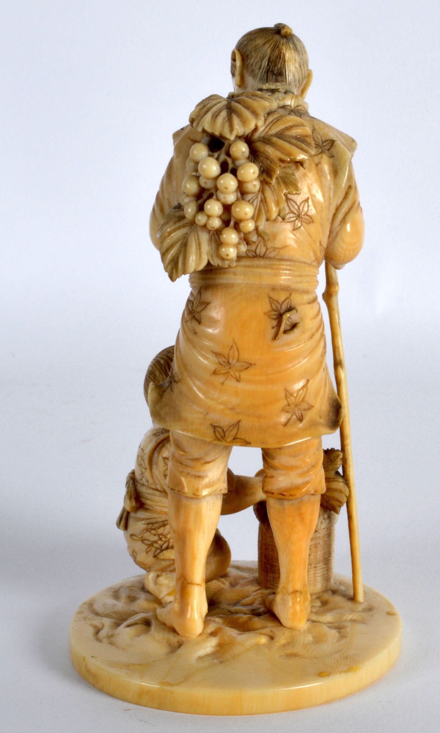 A LATE 19TH CENTURY JAPANESE MEIJI PERIOD CARVED IVORY OKIMONO modelled as a male and his son - Image 2 of 4
