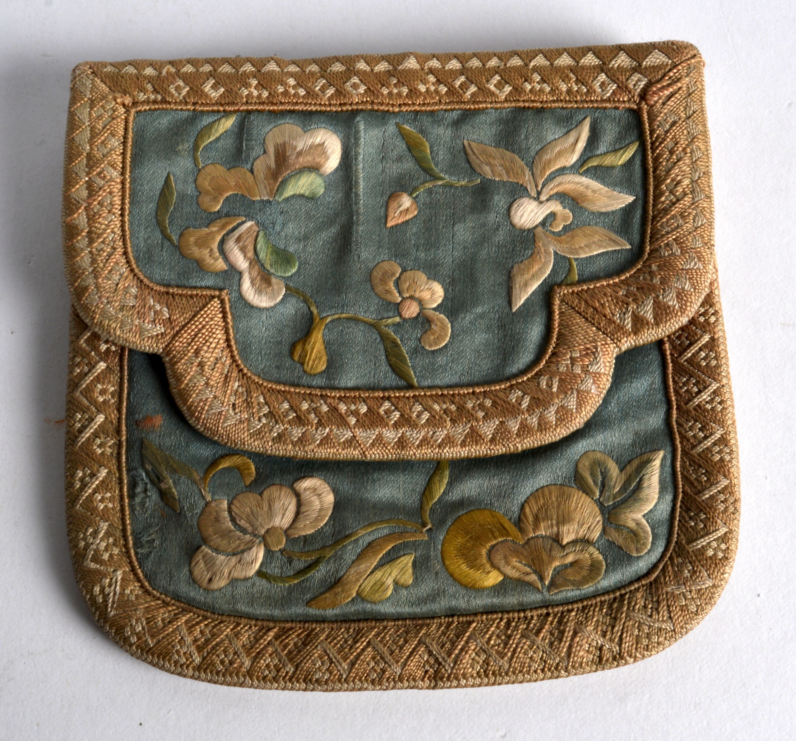 AN EARLY 20TH CENTURY CHINESE SILKWORK PURSE decorated with butterflies. 4.25ins wide. - Image 2 of 2