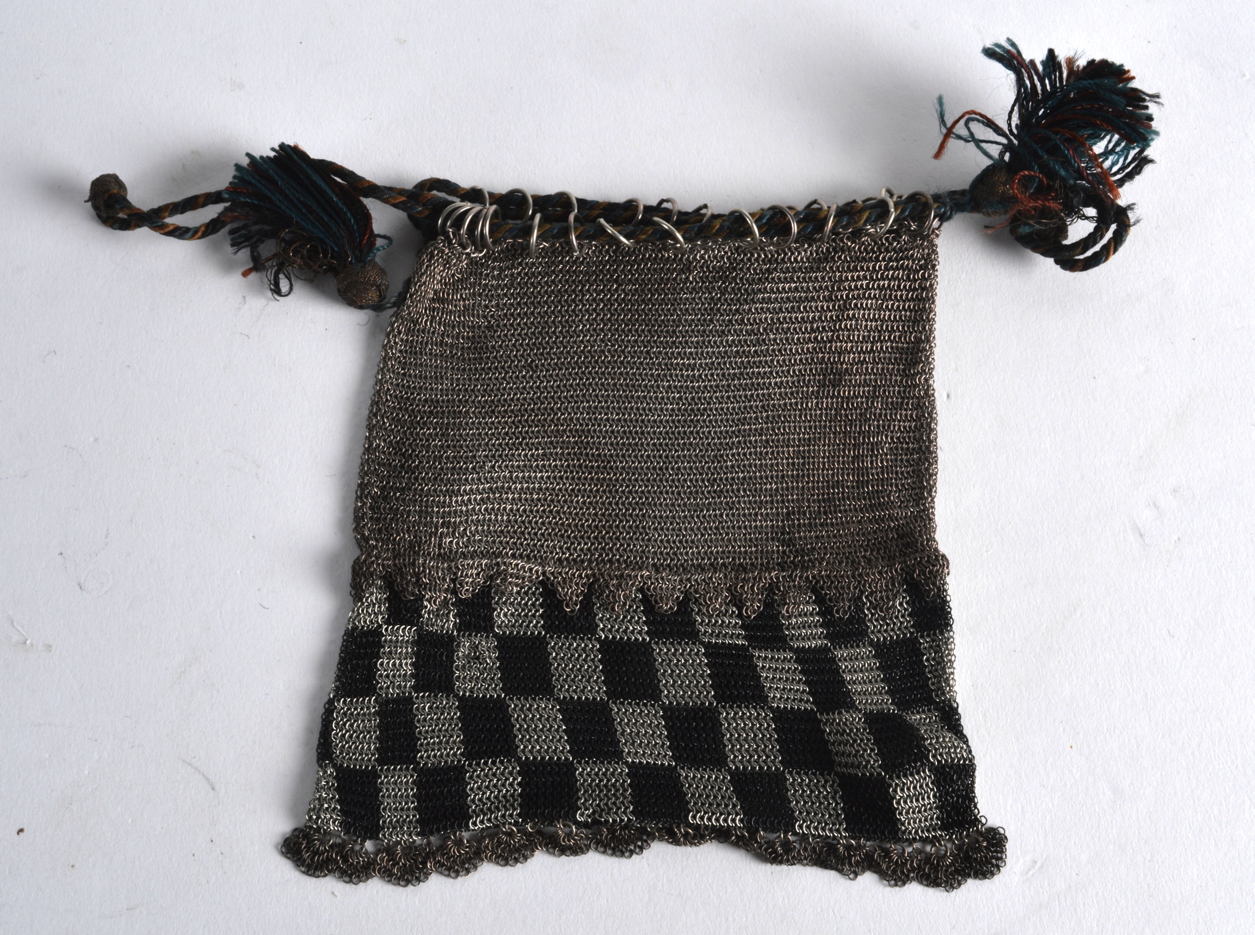 AN 18TH/19TH CENTURY CONTINENTAL SILVER MESH PURSE with beadwork mounts. 4.5ins wide.
