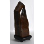 A LOVELY EARLY 20TH CENTURY CARVED TIGERS EYE OBELISK of naturalistic form. 1ft 1ins high.