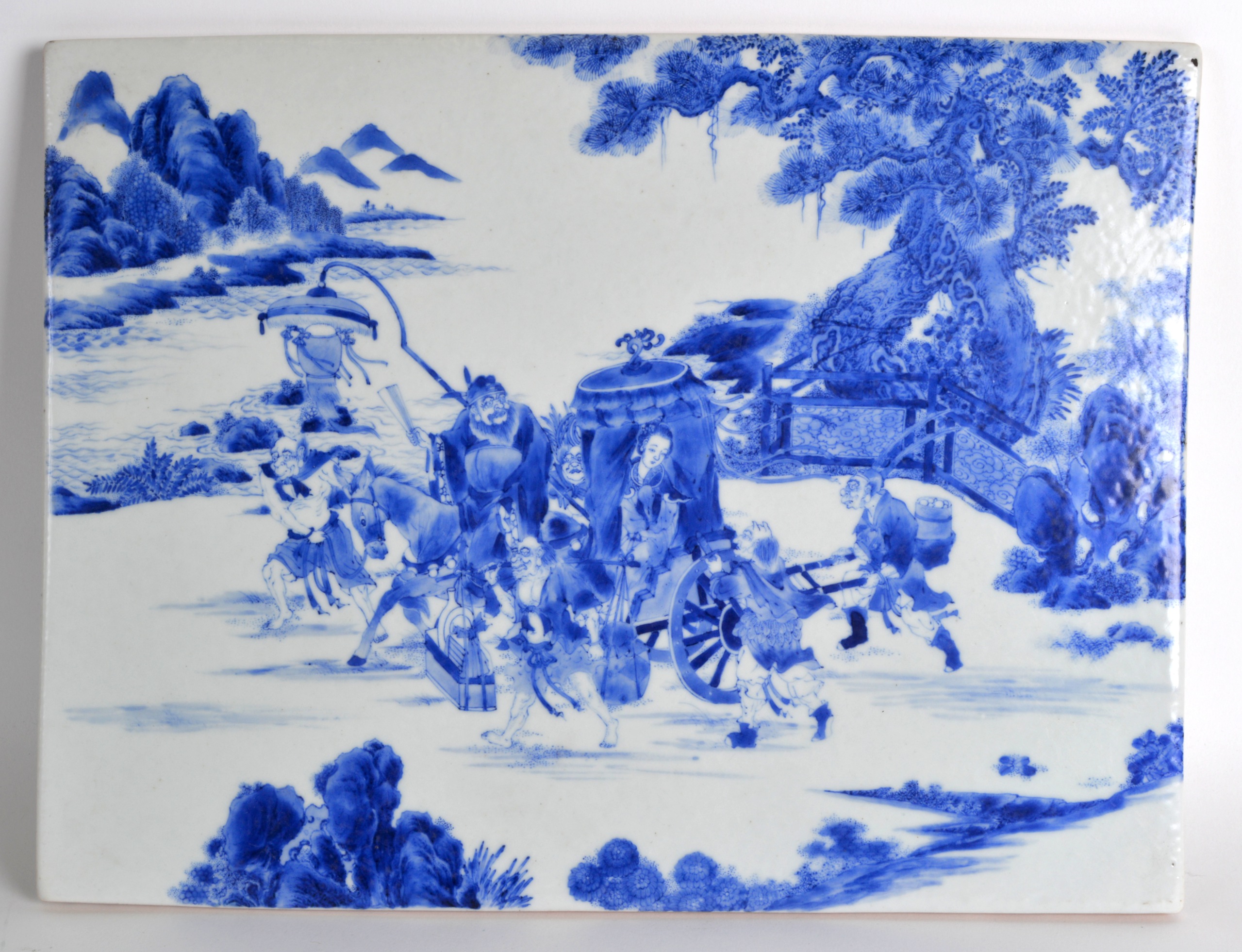 A GOOD LARGE EARLY 20TH CENTURY CHINESE BLUE AND WHITE PANEL painted with a procession, depicting