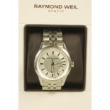 A GENTLEMAN'S RAYMOND WEIL STAINLESS STEEL AUTOMATIC FREELANCER WRISTWATCH, the circular silvered