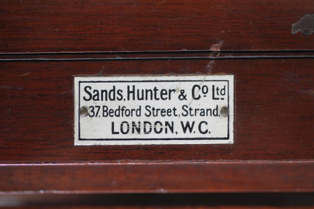 A SANDS, HUNTER & CO. LTD MAHOGANY FIELD CAMERA, full plate, in retailer's leather case, with four - Bild 2 aus 5
