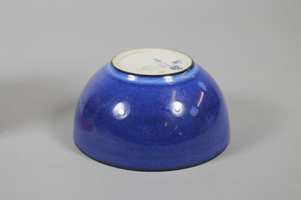 A CLARICE CLIFF WILKINSON POTTERY FANTASQUE PRESERVE JAR AND COVER, 1930's, of plain cylindrical - Bild 3 aus 7
