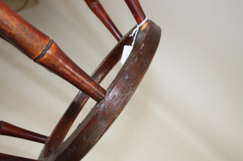 A GEORGIAN BEECH BABY WALKER, early 19th century, the two hoops linked by faux bamboo supports, on - Bild 3 aus 3