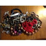 A quantity of costume jewellery