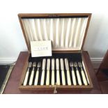 Boxed set of fish knives and forks Sheffield 1946 Mappin and Webb.