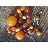 Amber bead necklace and odd beads 15gms approximate weight.