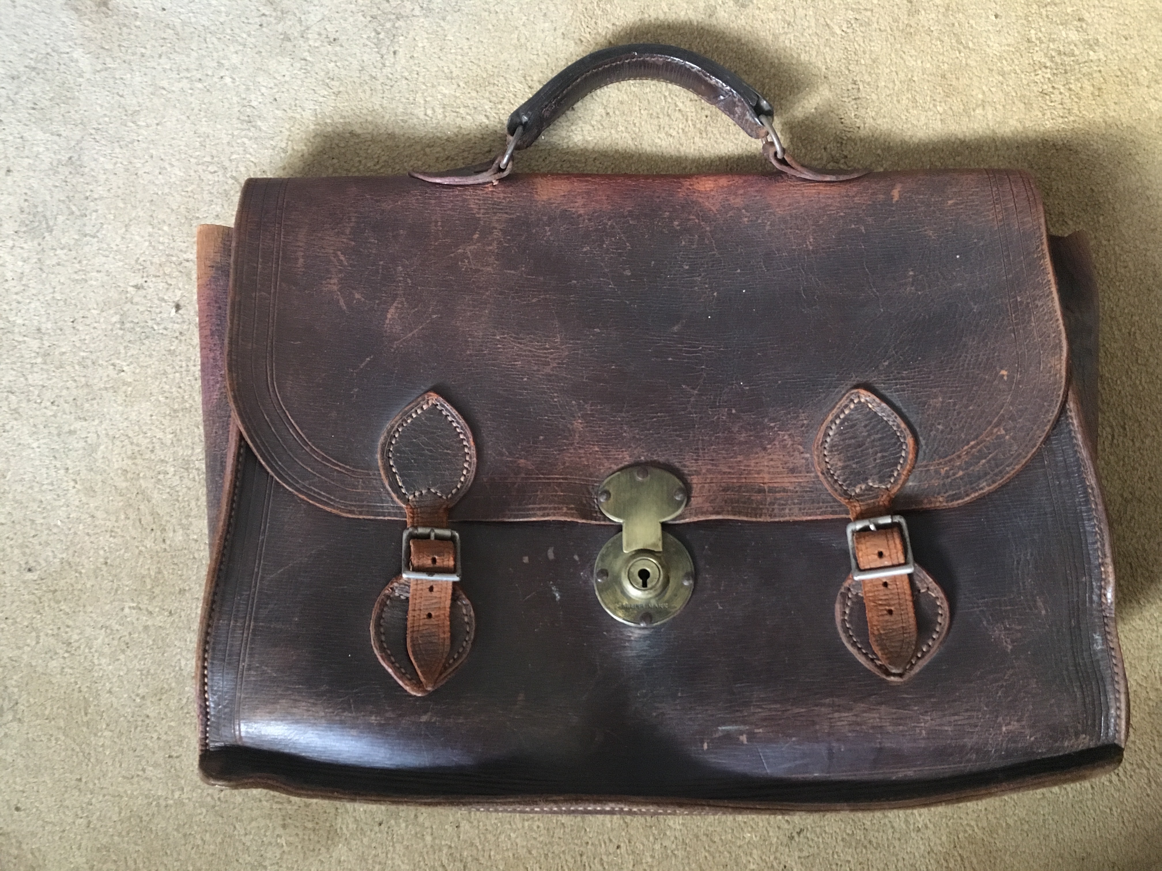 Two small leather suitcases and a gentlemans briefcase with brass fittings - Image 2 of 2