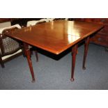 An 18th century mahogany drop leaf dining table with rectangular top and two drops opening to 133cm,