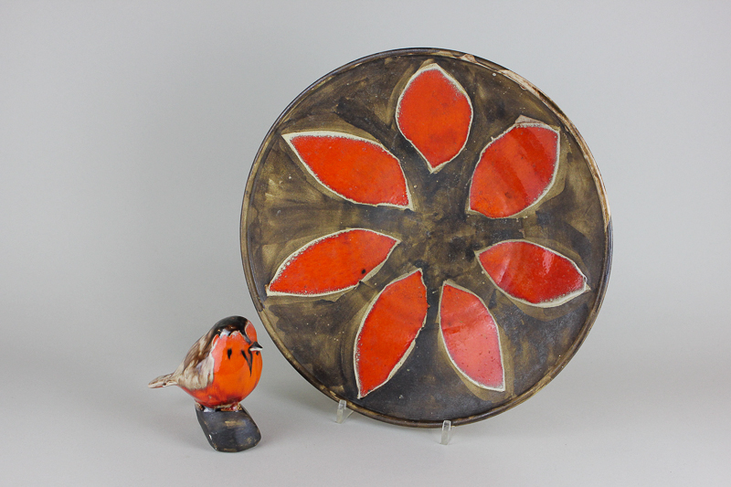 David Sharp, two pieces of Rye pottery, a seated robin, 11cm high, and a circular dish, 30cm