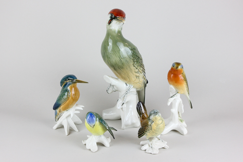 Five Karl Ens porcelain figures of birds including a large green woodpecker, a small kingfisher,