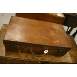 Luggage: Late 19th cent. early 20th cent. brown leather suitcase.