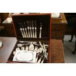 20th cent. Flatware: Canteen of cutlery - 6 place settings, kings pattern in a treen box (1 teaspoon