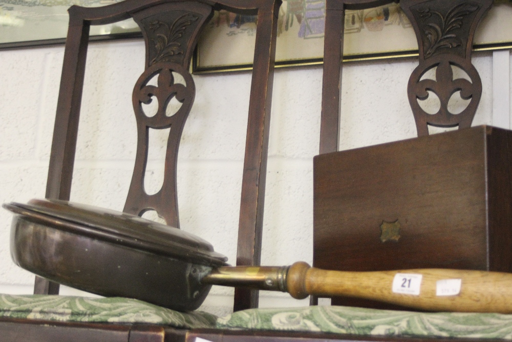 19th cent. Copper warming pan with oak handle.