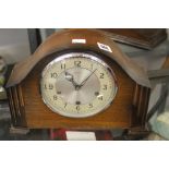 20th cent. Smith's Enfield oak cased mantel clock Westminster chimes with silent leaver.