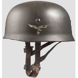 Stahlhelm M 38 für Fallschirmjäger Die Glocke mit nahezu vollständiger Originallackierung, das