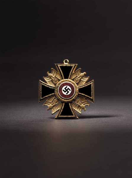 Deutscher Orden - Goldenes Kreuz 2. Stufe Halskreuz aus vergoldeter Bronze, schwarz emailliert mit