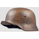 Stahlhelm M 40 in Tarnfarbe Originale Tarnlackierung (braun, ocker und olivgrün) und Adleremblem