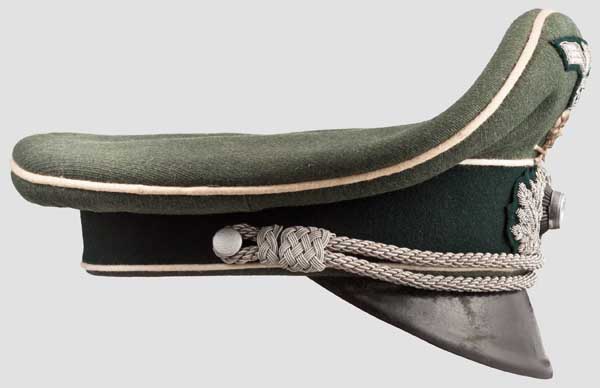 Schirmmütze für Offiziere im Braunschweiger IR 17 Elegante Sattelform aus feldgrauem Gabardine mit - Image 2 of 3