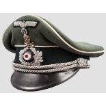 Schirmmütze für Offiziere im Braunschweiger IR 17 Elegante Sattelform aus feldgrauem Gabardine mit