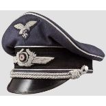 Schirmmütze für Offiziere Nachkriegsfertigung aus feinem luftwaffenblauen Wolltuch mit schwarzem