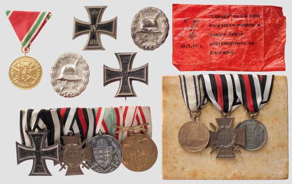 Kleiner Ordensnachlass Zwei Eiserne Kreuze 1. Klasse 1914, zwei Verwundetenabzeichen in Silber, eine