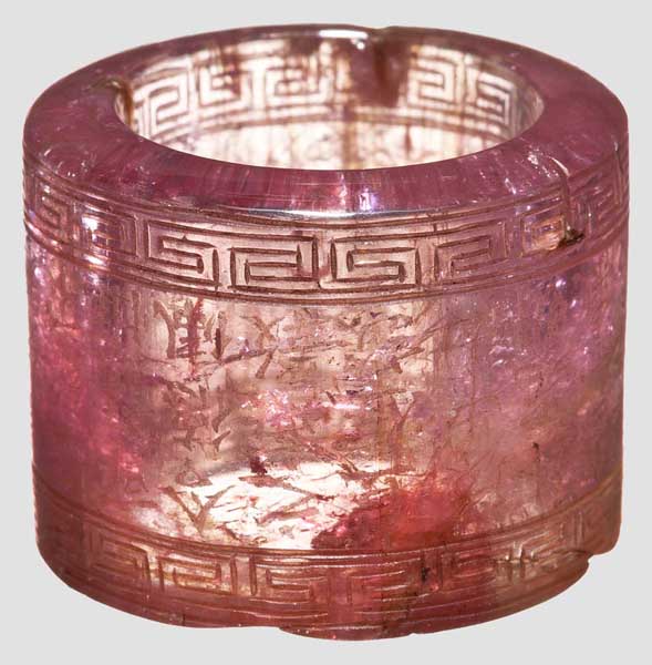 Gravierter Bogenring aus rosafarbigem Spinell mit Inschrift des Kaisers Qian Long China, Qing-