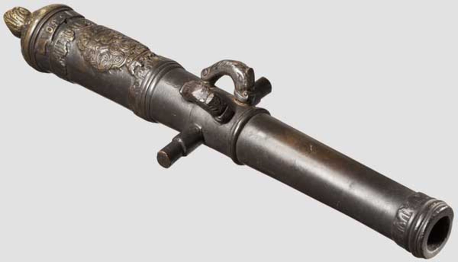 Geschützrohr, Sammleranfertigung im Stil des 17. Jhdts. Schwarz patinierte Bronze. Durch Baluster