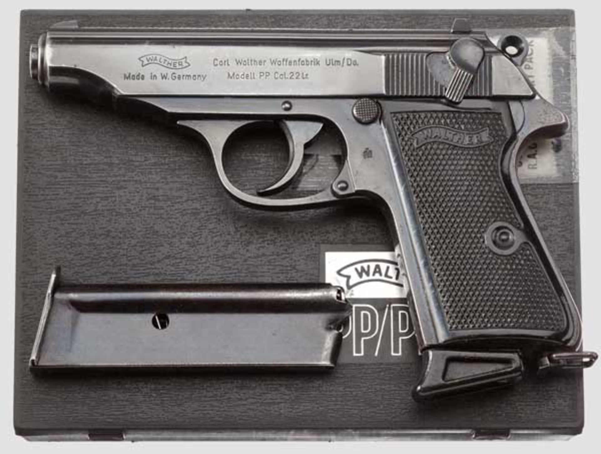 Walther PP "Personal Protection Weapon", in Box Kal. .22 l.r., Nr. 44882LR. Nummerngleich. Blanker