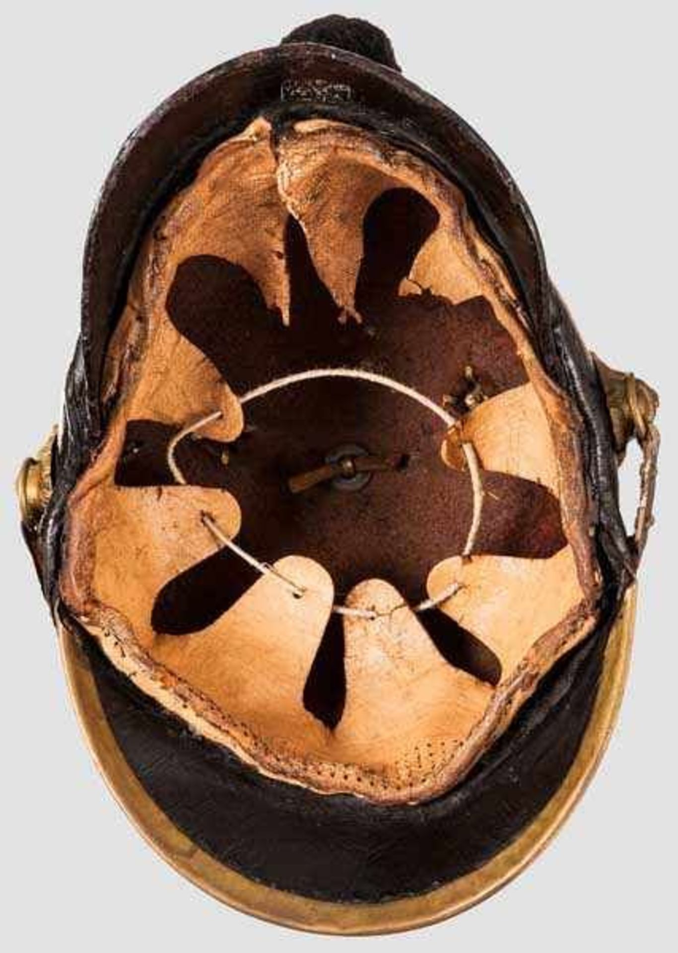 Raupenhelm M 1868 Zusammengestellter Helm mit schwarzem Lederkorpus (Druckstellen, Krakelee, - Bild 3 aus 3