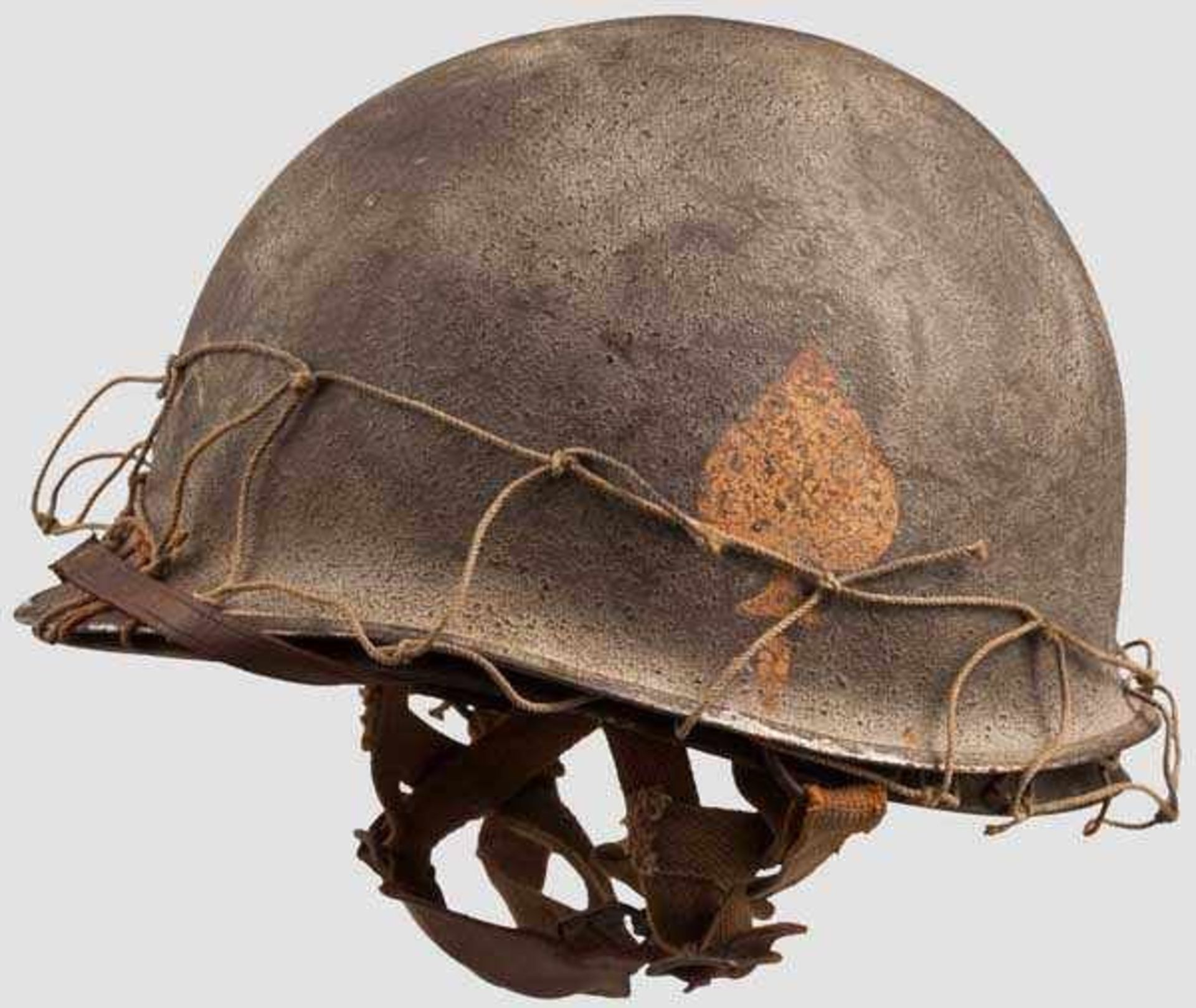 Helm M 1 eines Corporals des 506th Parachute Infantry Regiments Helmglocke aus nichtmagnetischem