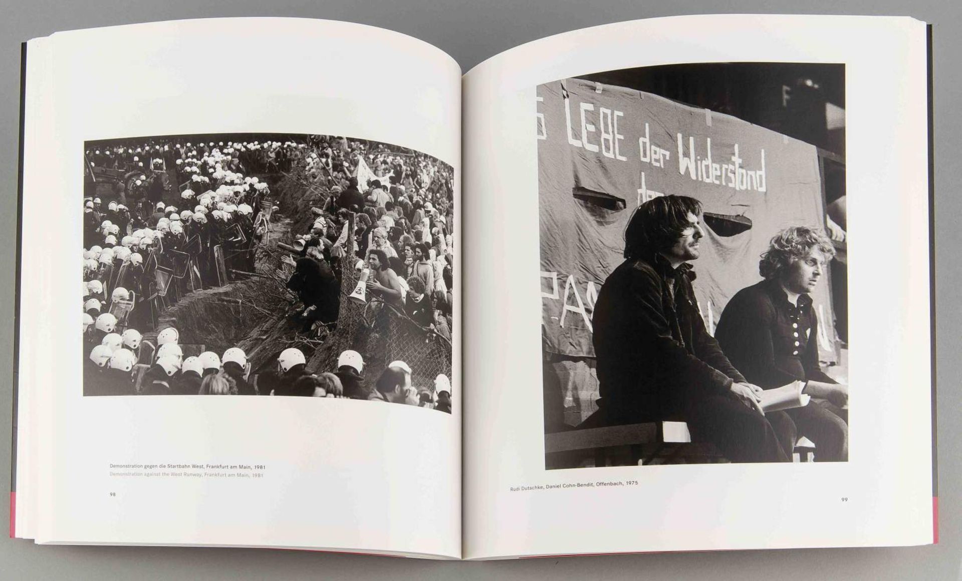 Barbara Klemm (*1939), dt. Fotografin, Katalog 'Helldunkel', IFA 2009, auf dem - Bild 7 aus 7