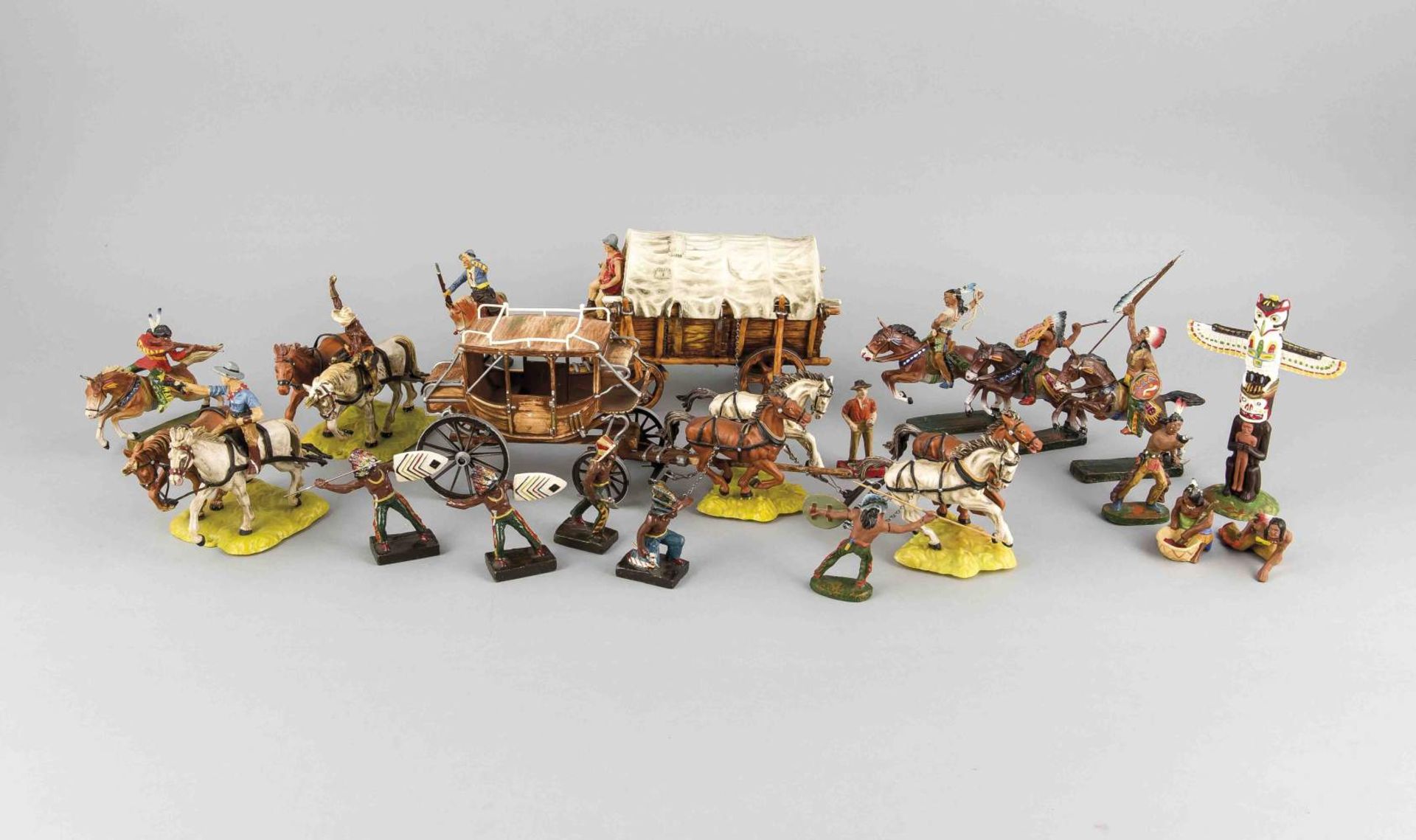Großes Konvolut von ca. 40 Elastolin-Spielzeugen Mitte 20. Jh., Cowboy- undIndianerfiguren mit