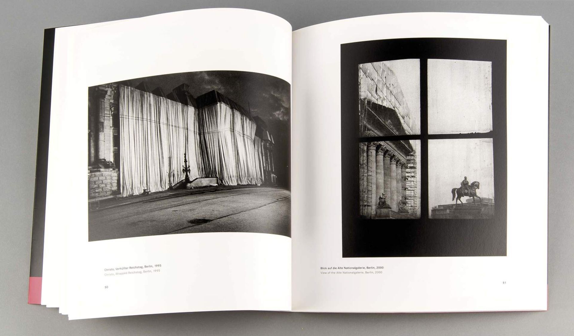 Barbara Klemm (*1939), dt. Fotografin, Katalog 'Helldunkel', IFA 2009, auf dem - Bild 5 aus 7