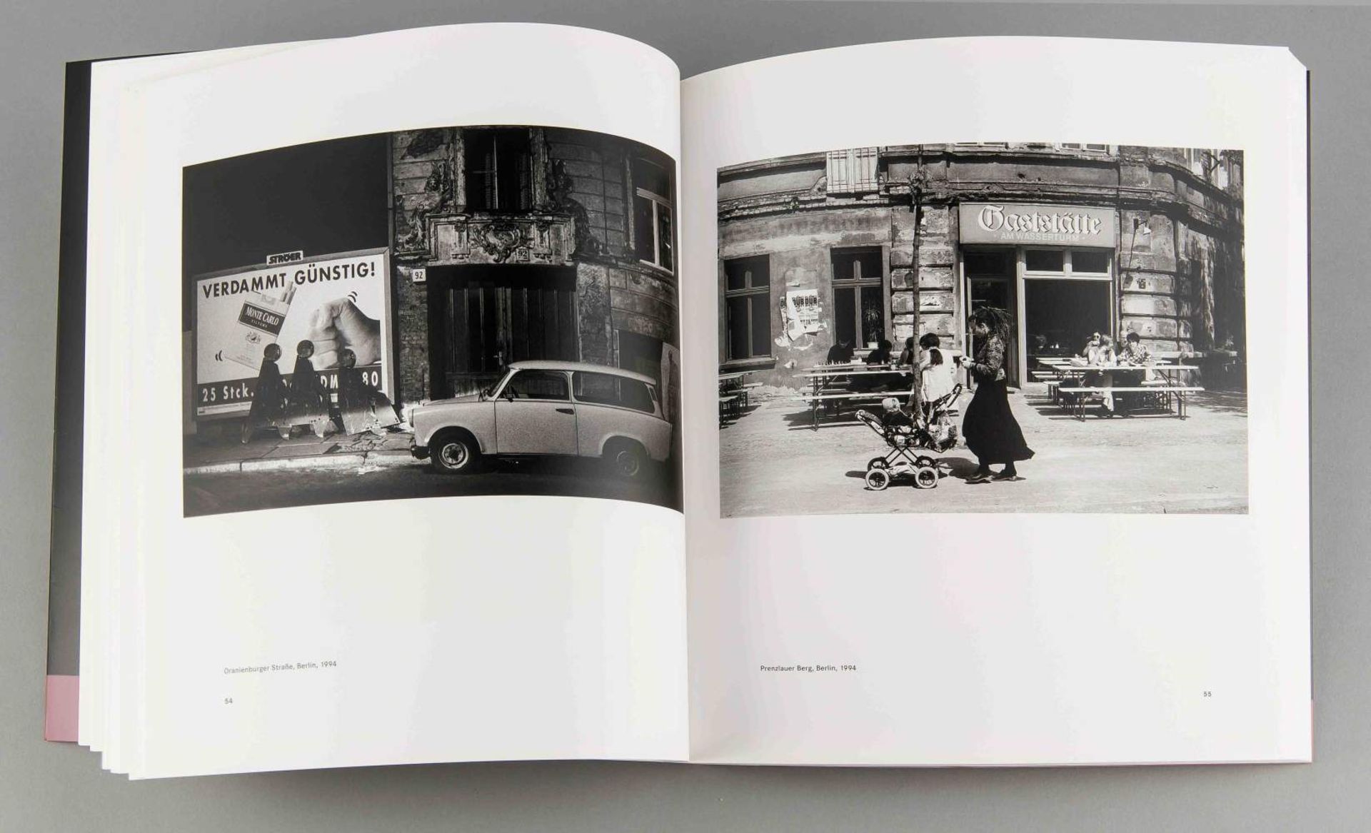 Barbara Klemm (*1939), dt. Fotografin, Katalog 'Helldunkel', IFA 2009, auf dem - Bild 6 aus 7